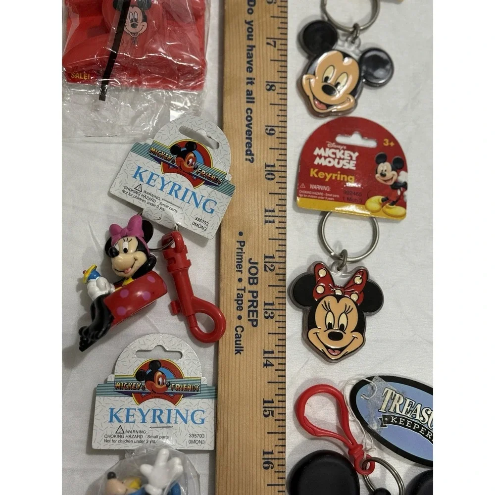 Mickey Mouse‎ Lot of  12 Vintage Figurine Keychains And 1996 Metal Tin And Clips